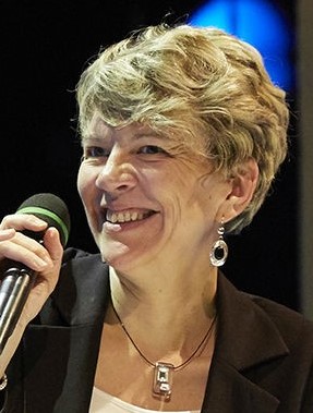 Portrait d'Hélène Delmotte lors d'une conférence